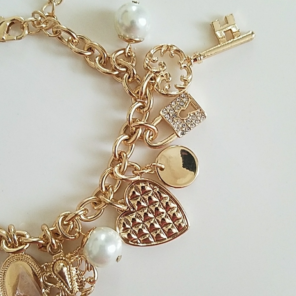 🧡CLEARANCE🧡 Charm Bracelet NWOT - Picture 2 of 5